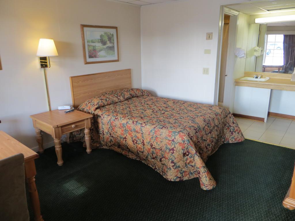 Pine Crest Motor Lodge Holly Springs Екстер'єр фото